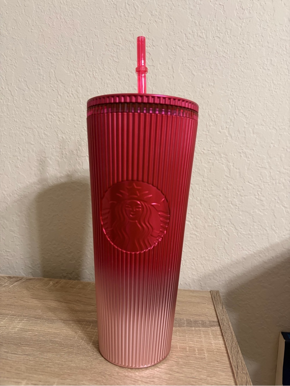 Starbucks Pink to Red Ombre Ribbed Cold Cup with Straw